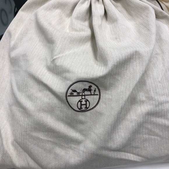 Meet your Posher, Trove Du Luxe - Picture 2 of 2